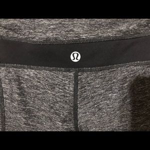 lululemon athletica Pants - Lululemon athletica capris size 4 lululemon athletica Pants - Lululemon athletica capris size 4